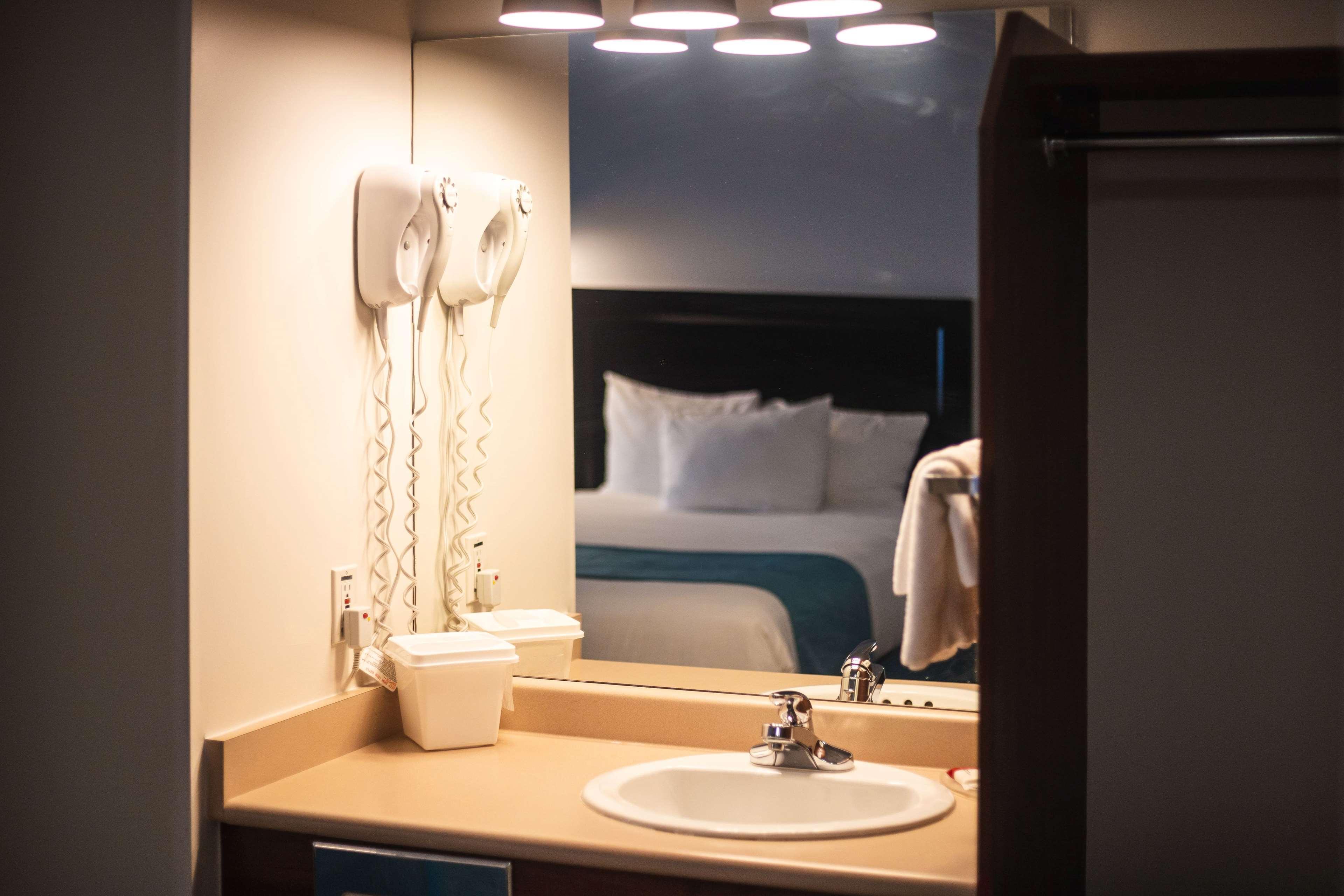 Ramada By Wyndham Surrey/Langley Ξενοδοχείο Εξωτερικό φωτογραφία